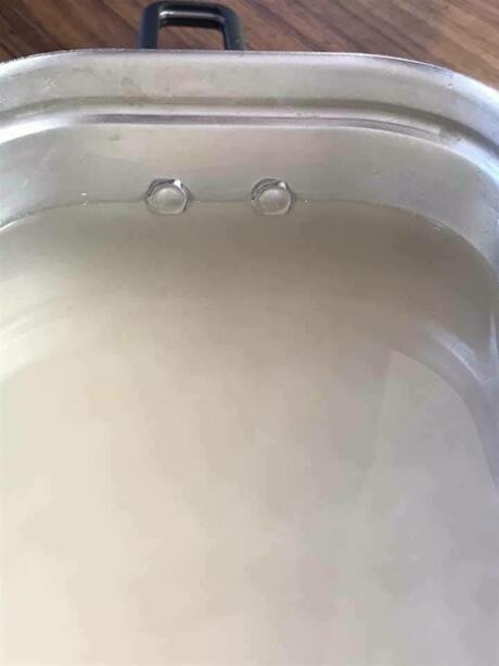 メスティンでお米をさらしている様子