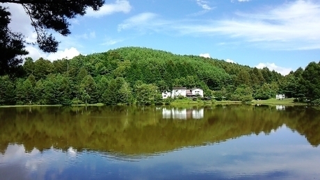 湖畔のキャンプ場