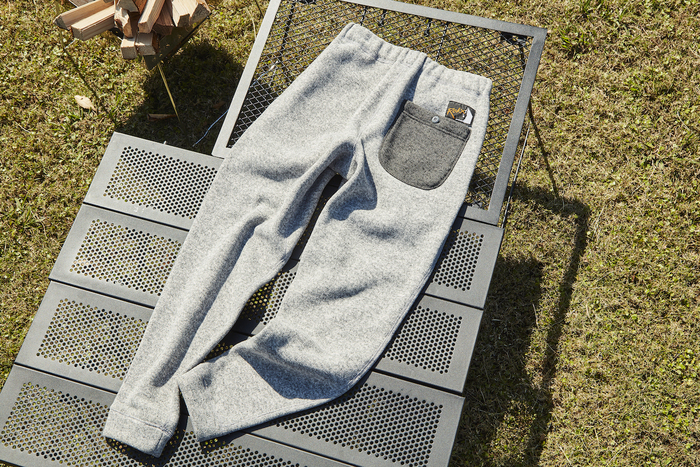 ポーラテック生地を採用したROKXのパンツ