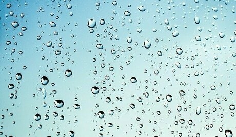 ガラス表面についた水滴