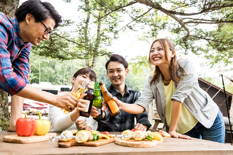 キャンプの時に食事をしている写真