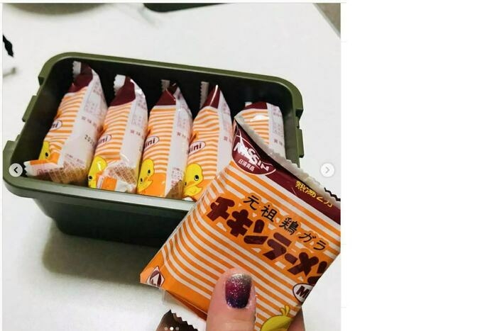 チキンラーメンが収納されたケース