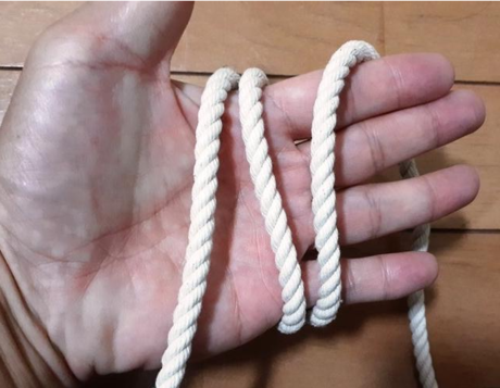 バタフライノットの結び方の画像