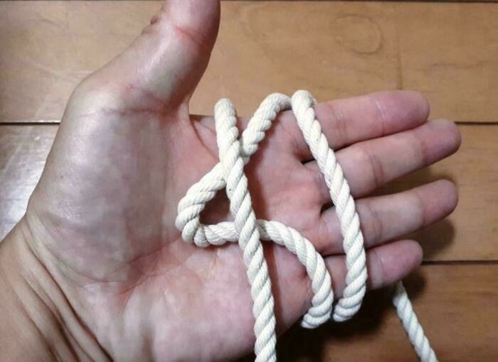 バタフライノットの結び方の画像