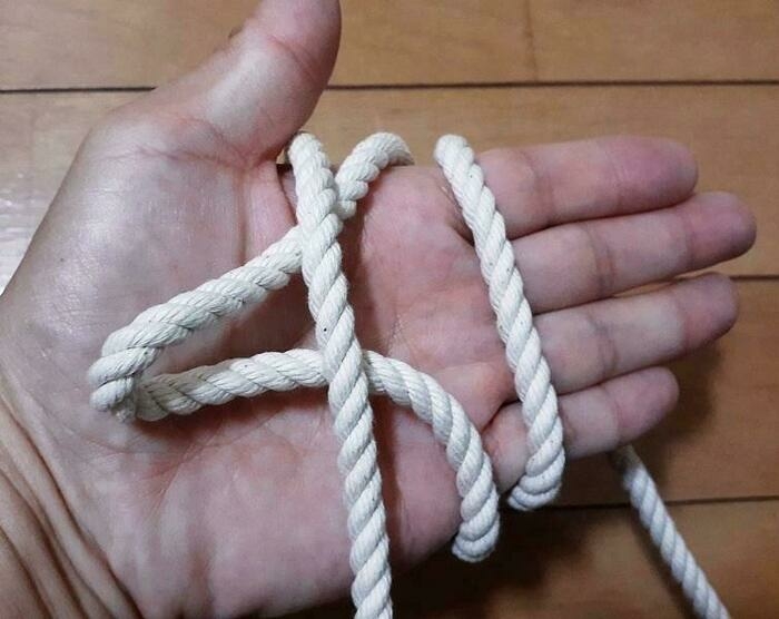 バタフライノットの結び方の画像