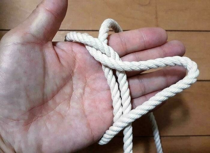 バタフライノットの結び方の画像