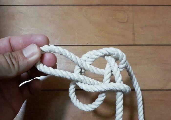 バタフライノットの結び方の画像