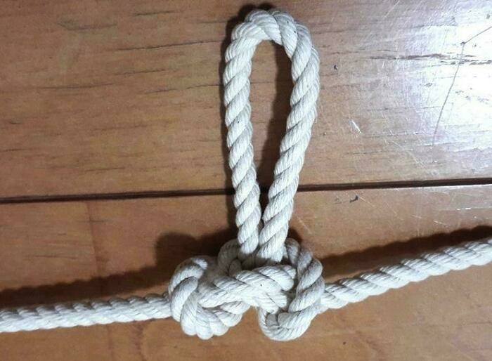 バタフライノットの結び方の画像