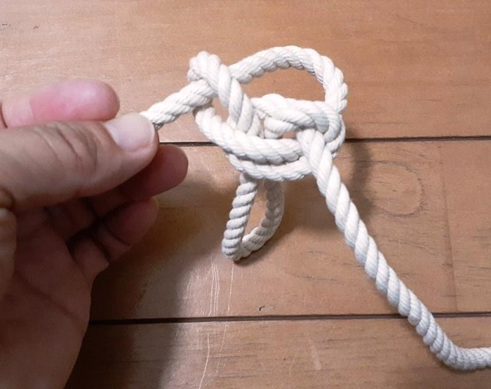 バタフライノットの結び方の画像