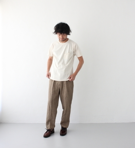 ナイジェルケーボンtシャツを着た男性