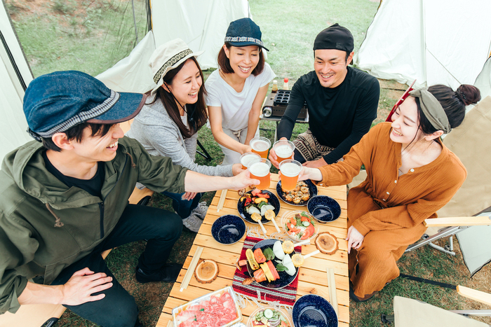 飲み会をするグループ