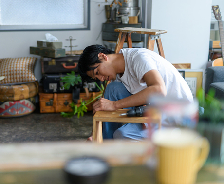日曜大工をする人の画像
