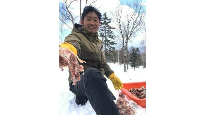 活動する上野さん
