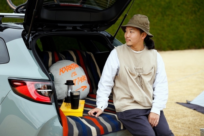 車中でくつろぐ竜太郎さん