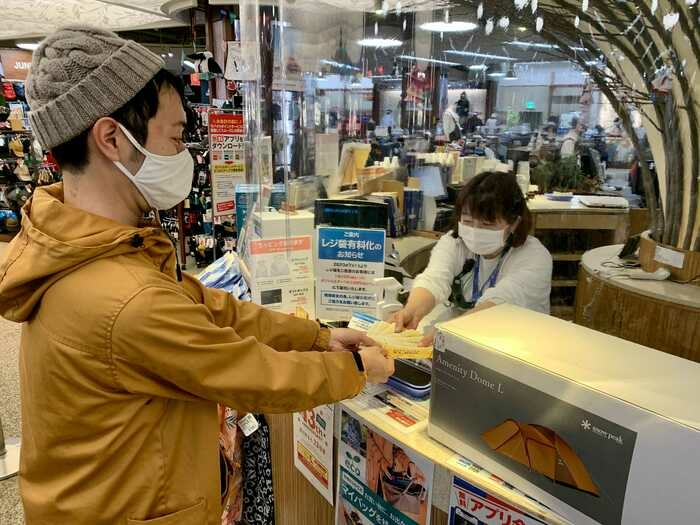 かう