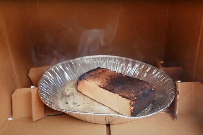 火をつけたスモークウッド