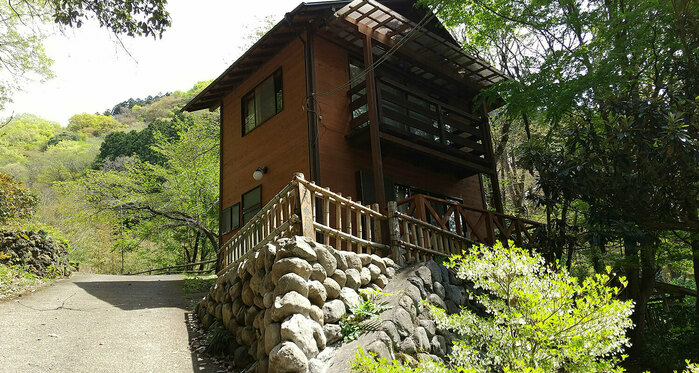 桐花園のコテージの全貌を収めた画像