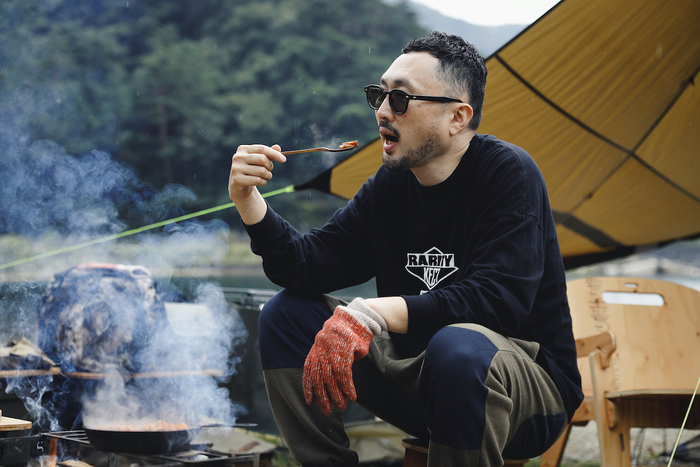 味見をする角田さん