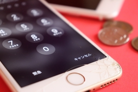 割れたスマホ