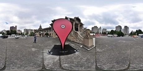 マッピングされた街中の写真