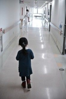 病院にいる子供