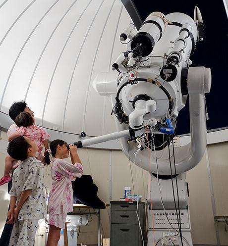 三鷹国立天文台での天体観測の様子