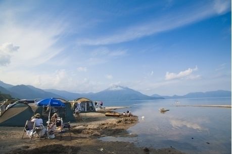 美笛キャンプ場の湖岸のキャンプサイト