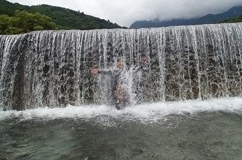 清流大武川の小さな滝