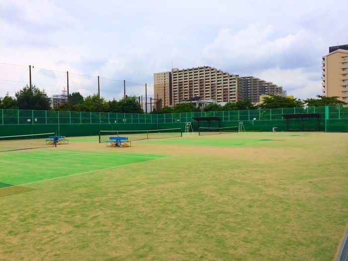 汐入公園のテニスコート