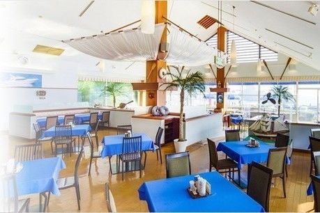 加山雄三ミュージアムのシーサイドレストラン『ウインディ』の店内