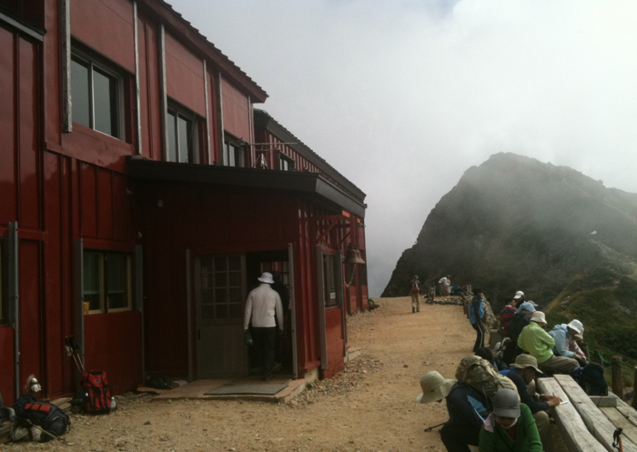 唐松岳頂上山荘の様子