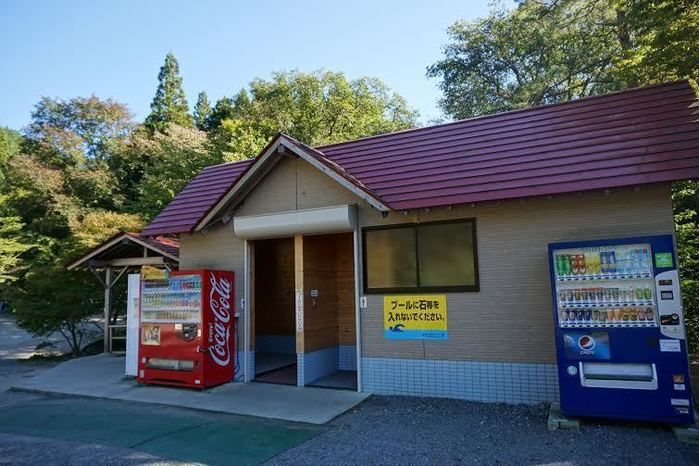 道志の森キャンプ場のトイレの外観
