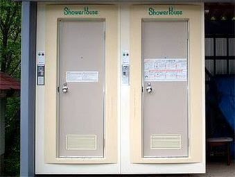 道志の森キャンプ場のシャワー室