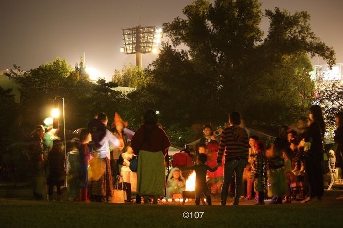 夕暮れ時のCampeena 主催イベント Happy Halloween campの様子