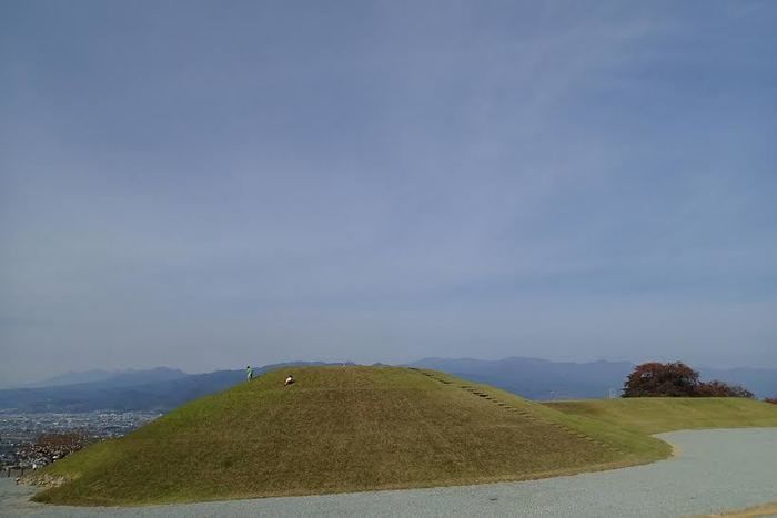 山梨県八代ふるさと公園の古墳