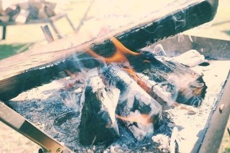 燃えている焚き火