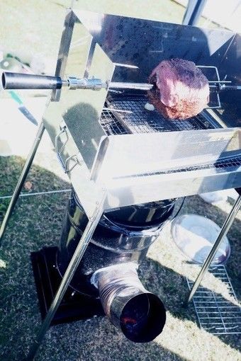 BBQグリルとして使われているロケットストーブ