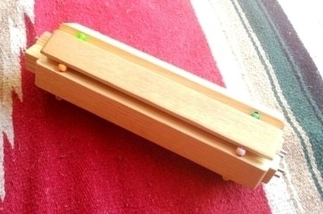 折りたたまれたシエルブルーのロールトップテーブル