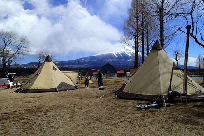 富士山が見える場所でのキャンプ
