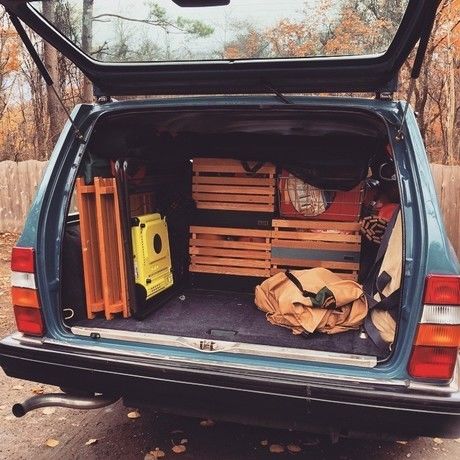 トランクに積まれたINOUTのStack Box Shelf