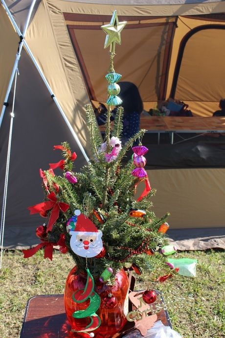 飾り付けされたクリスマスツリー