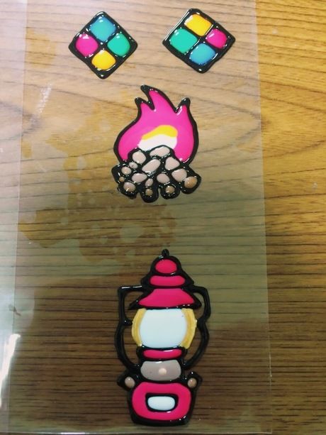 中に色を塗り終わった絵