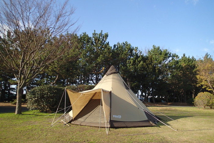 若洲公園オートキャンプ場のサイトに張ったテント