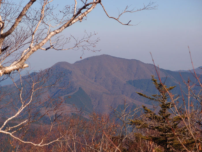 三頭山の外観