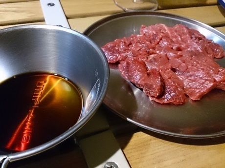山崎精肉店の馬刺し