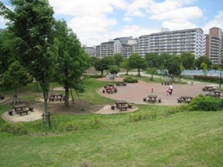 汐入公園のバーベキュー広場
