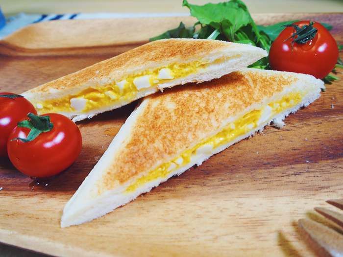 ランチパックで作った簡単ホットサンド、卵味