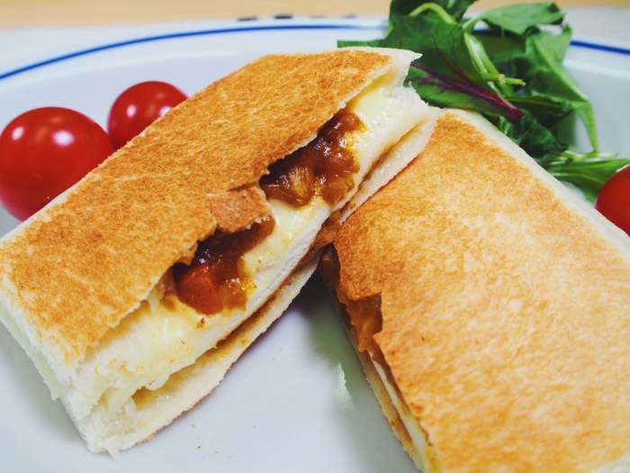 ランチパックで作った簡単ホットサンド、チーズカレー味