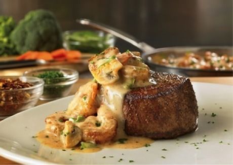 盛り付けられたアウトバックステーキハウスのフィレステーキ
