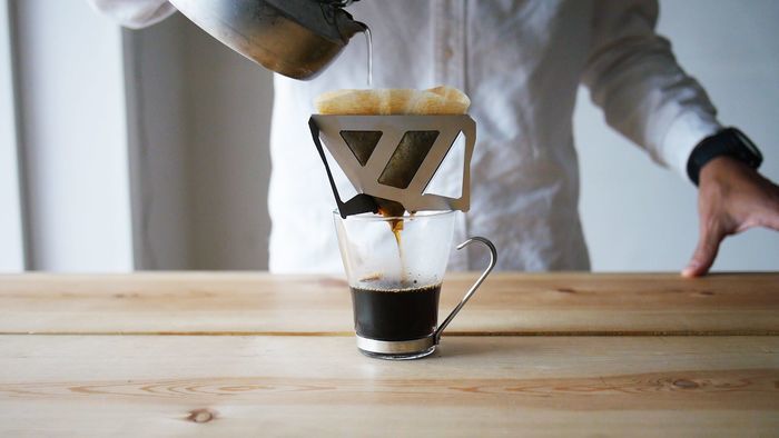 コーヒーをドリップしている様子